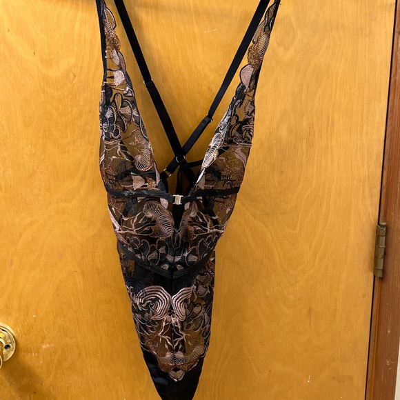 Thistle and Spire Chantrelle Bodysuit Black Rose Gold Size Large - Picture 6 of 6